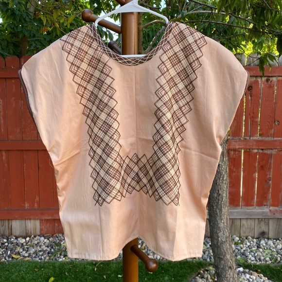 HUIPILES, MEXICAN BLOUSES - Picture 3 of 5